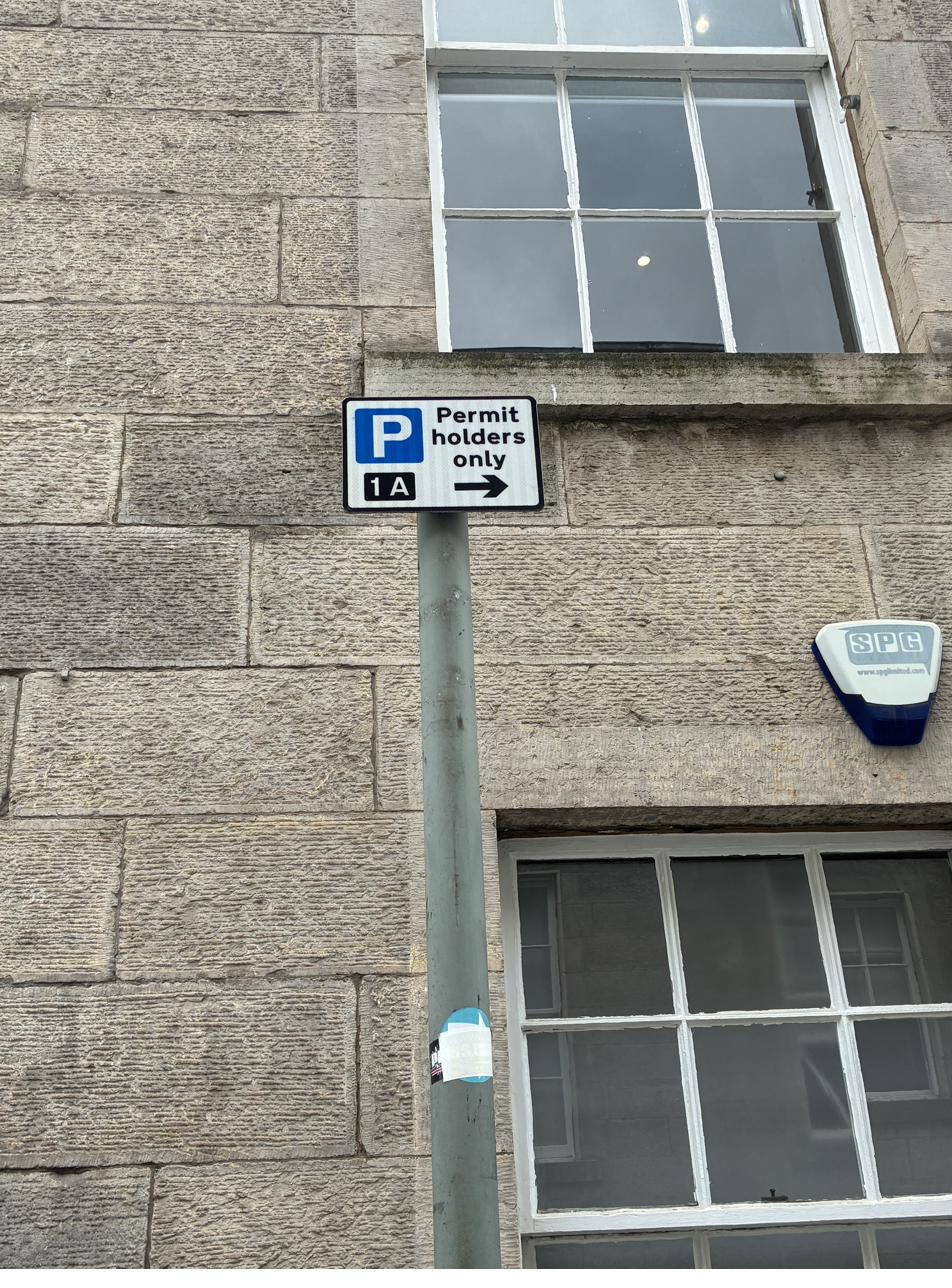 Edinburgh permit holders only sign showing Zone 1A with directional arrow